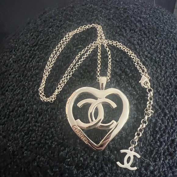 Gold Heart Pendant Necklace - Picture 6 of 9